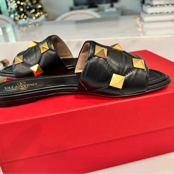 VALENTINO FLAT ROMAN STUD SLIDE
SANDAL 37.5 - Picture 3 of 6